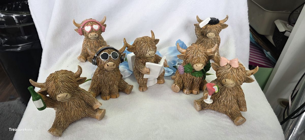 Happy Highland Cow with beer bottle figure