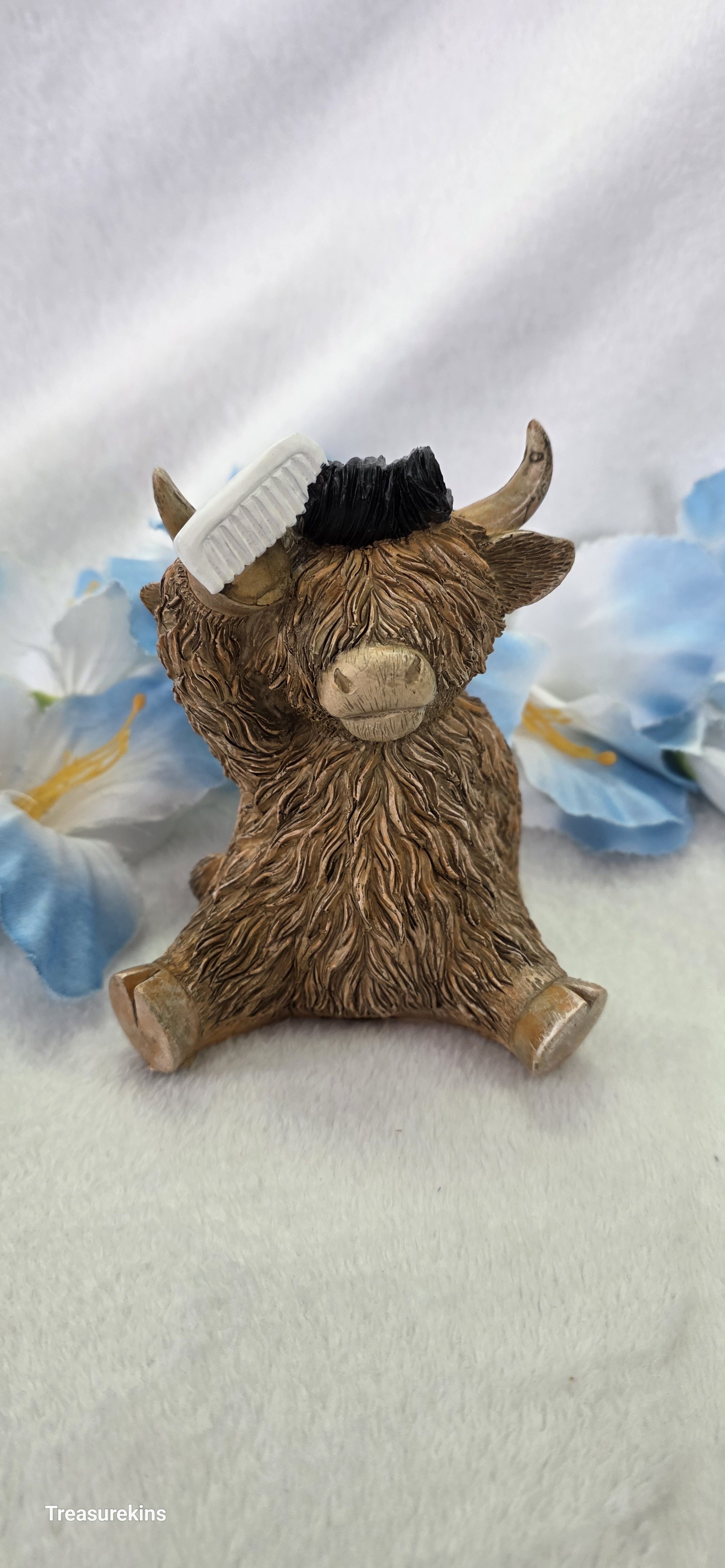Happy Highland Cow with Quiff figure