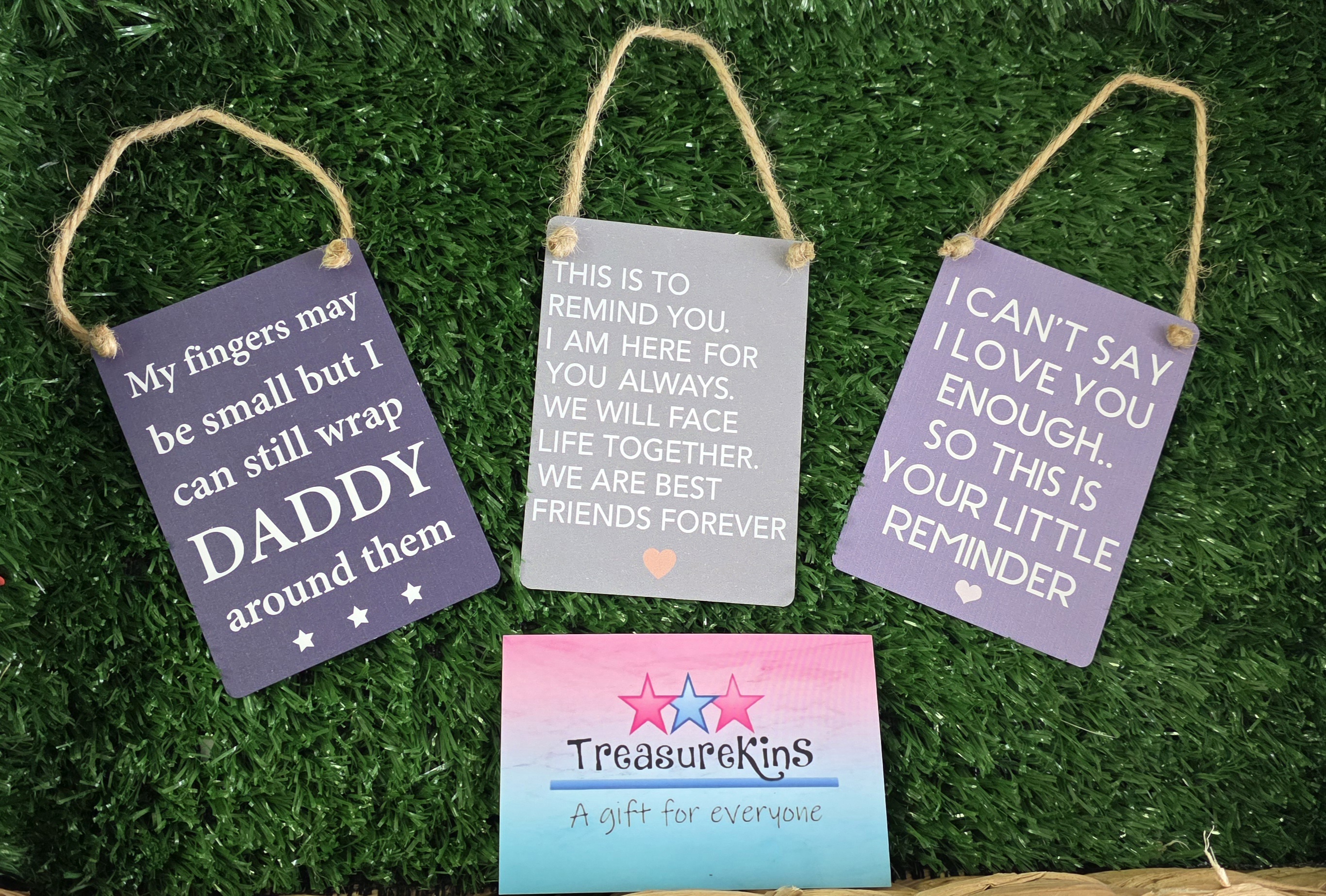 Mini Metal Hanging Plaque reading "TRUE FRIENDS "