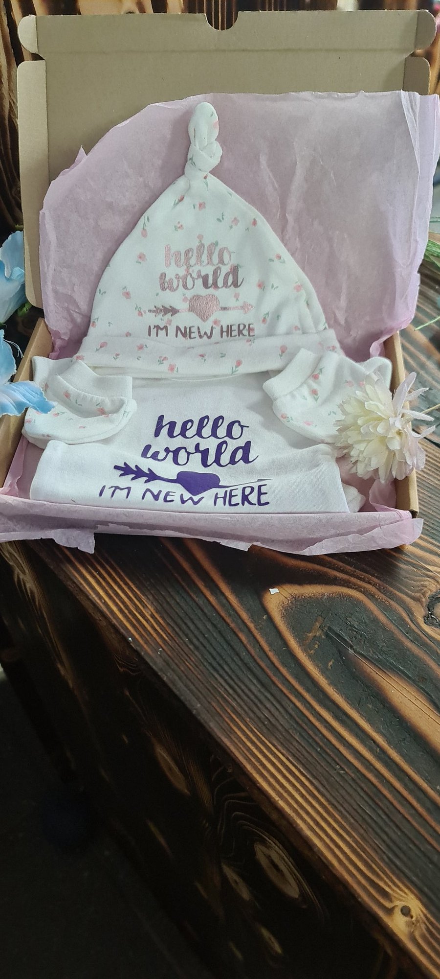 Hello World - I'M NEW HERE - Baby Girl giftset